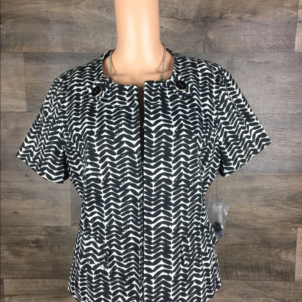 East 5th women’s blazer beautiful design NWT